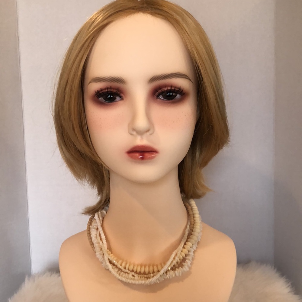 Shell and Bead Necklace - Picture 2 of 4